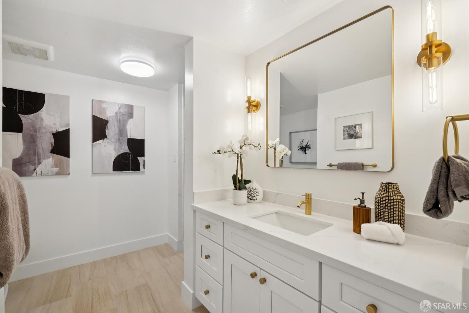 2200 Sacramento Street # 403