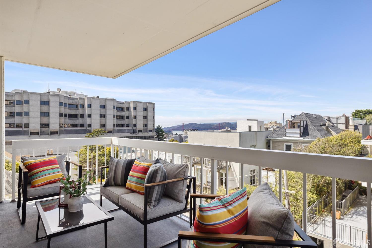 2200 Sacramento Street # 403