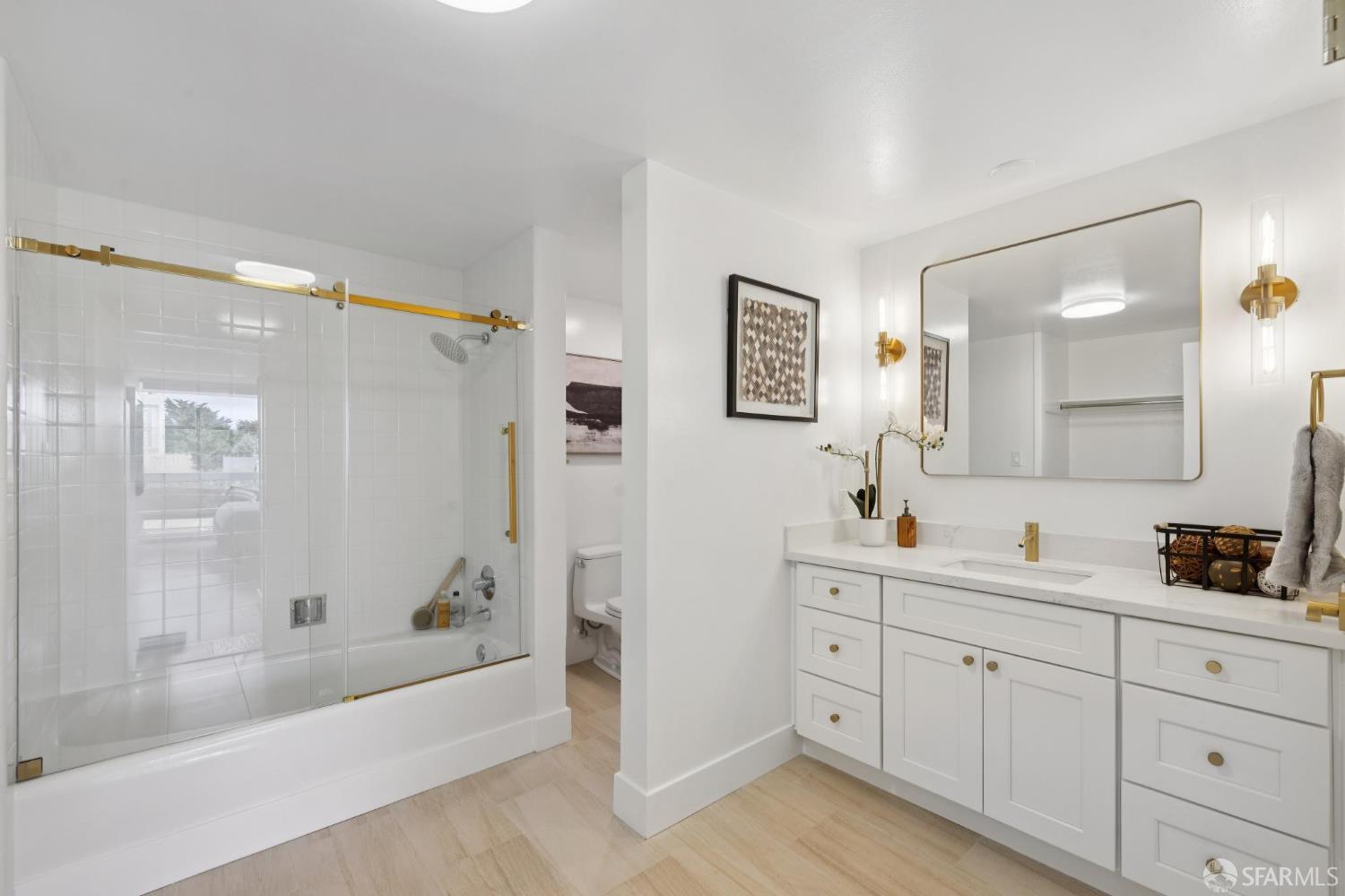 2200 Sacramento Street # 403