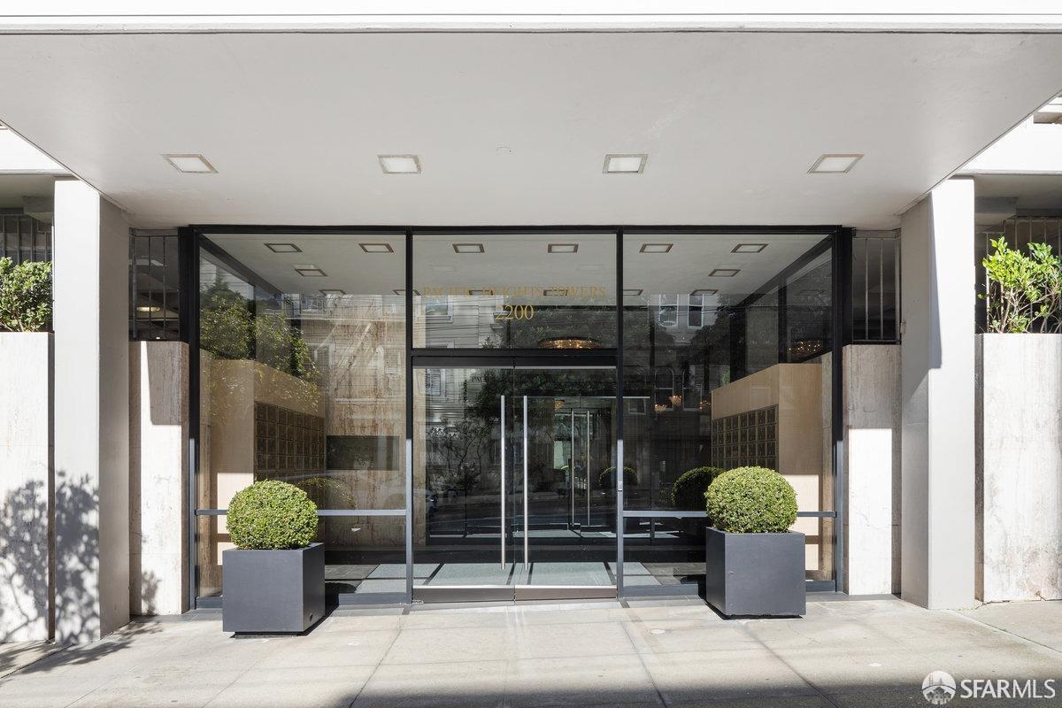 2200 Sacramento Street # 403