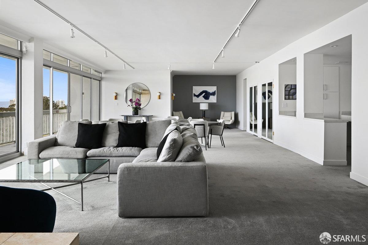 2200 Sacramento Street # 403