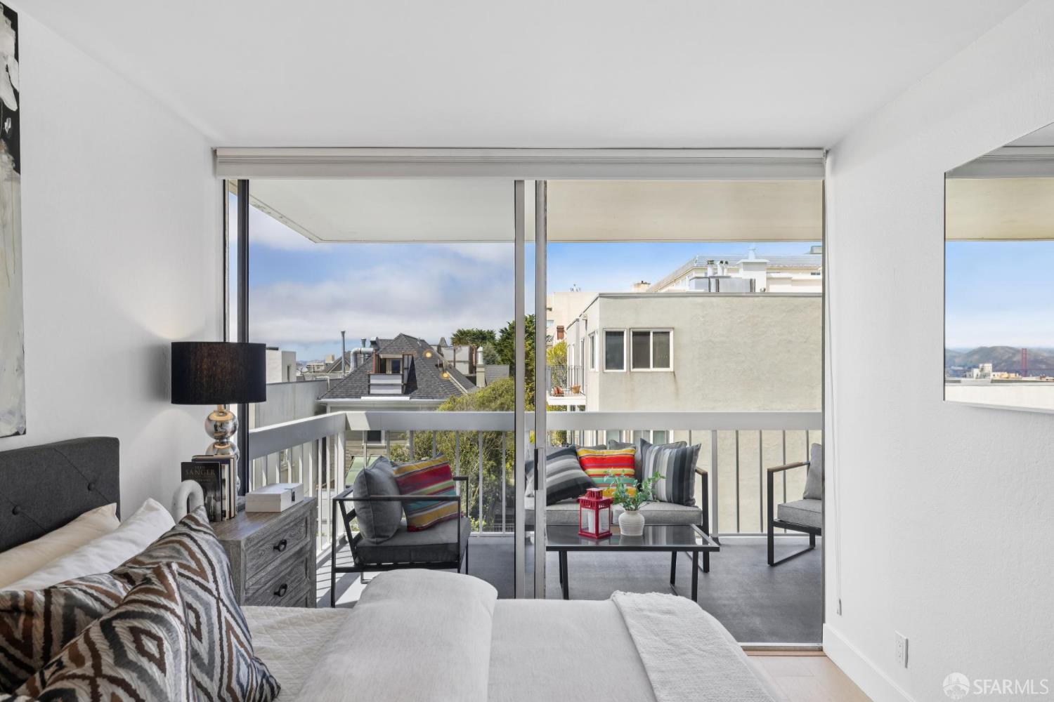 2200 Sacramento Street # 403