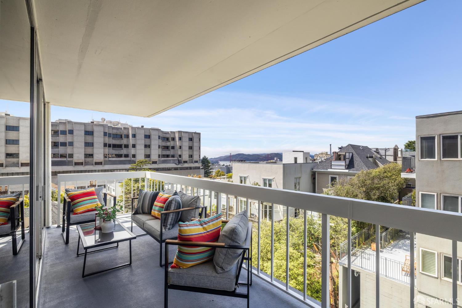 2200 Sacramento Street # 403