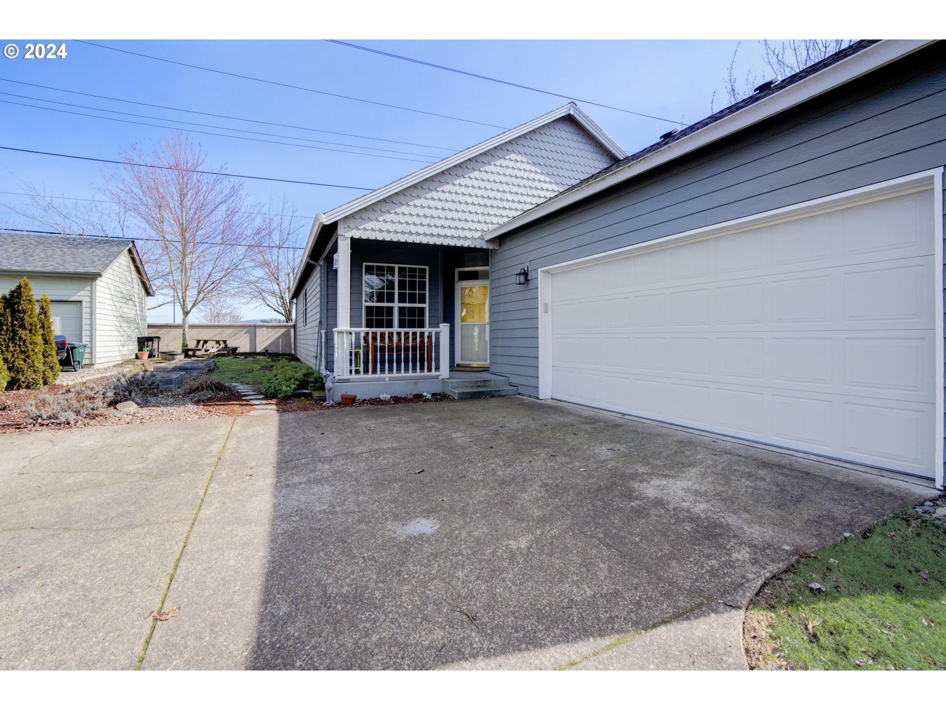 1184 NE MULTNOMAH DR