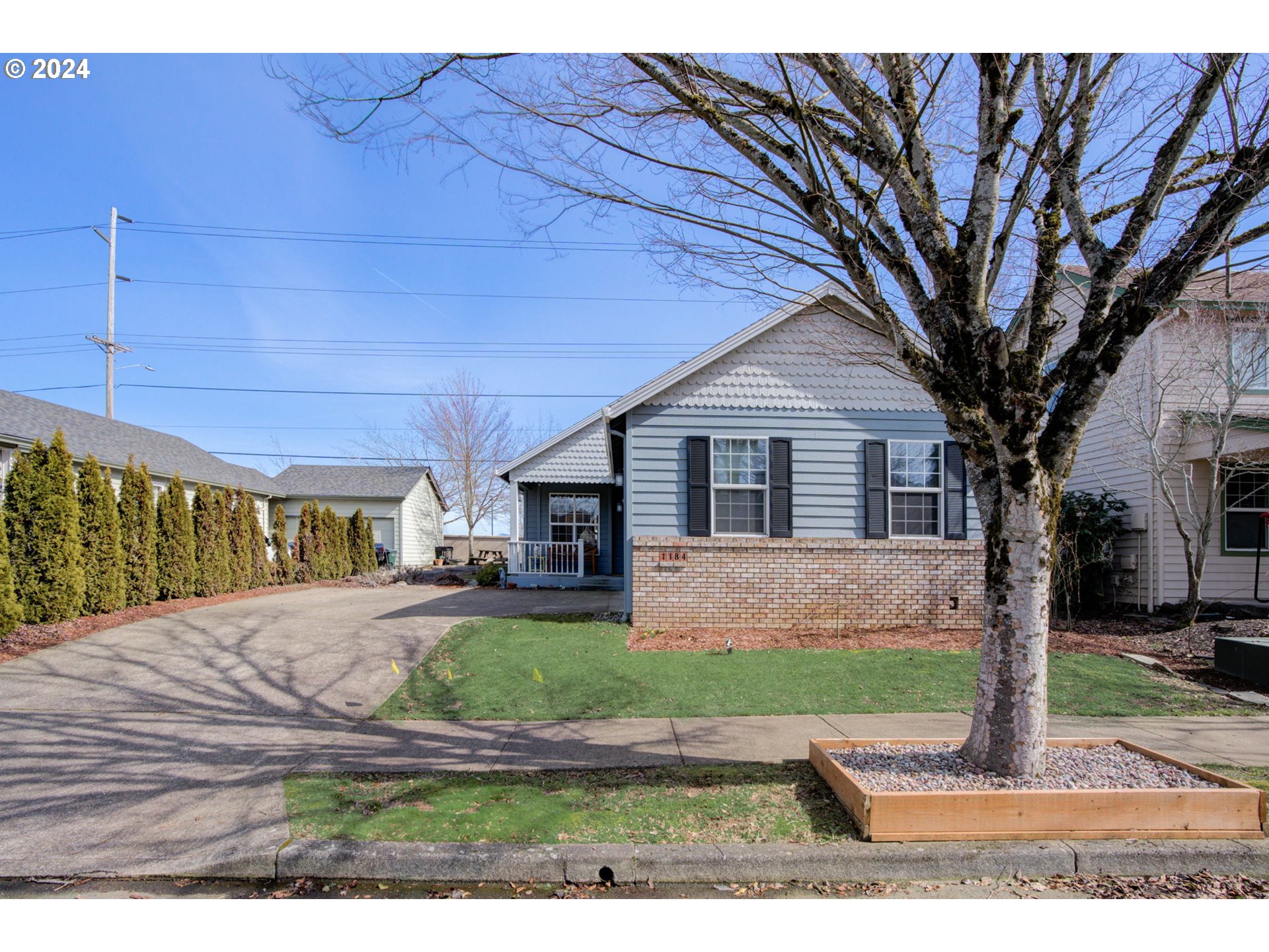 1184 NE MULTNOMAH DR
