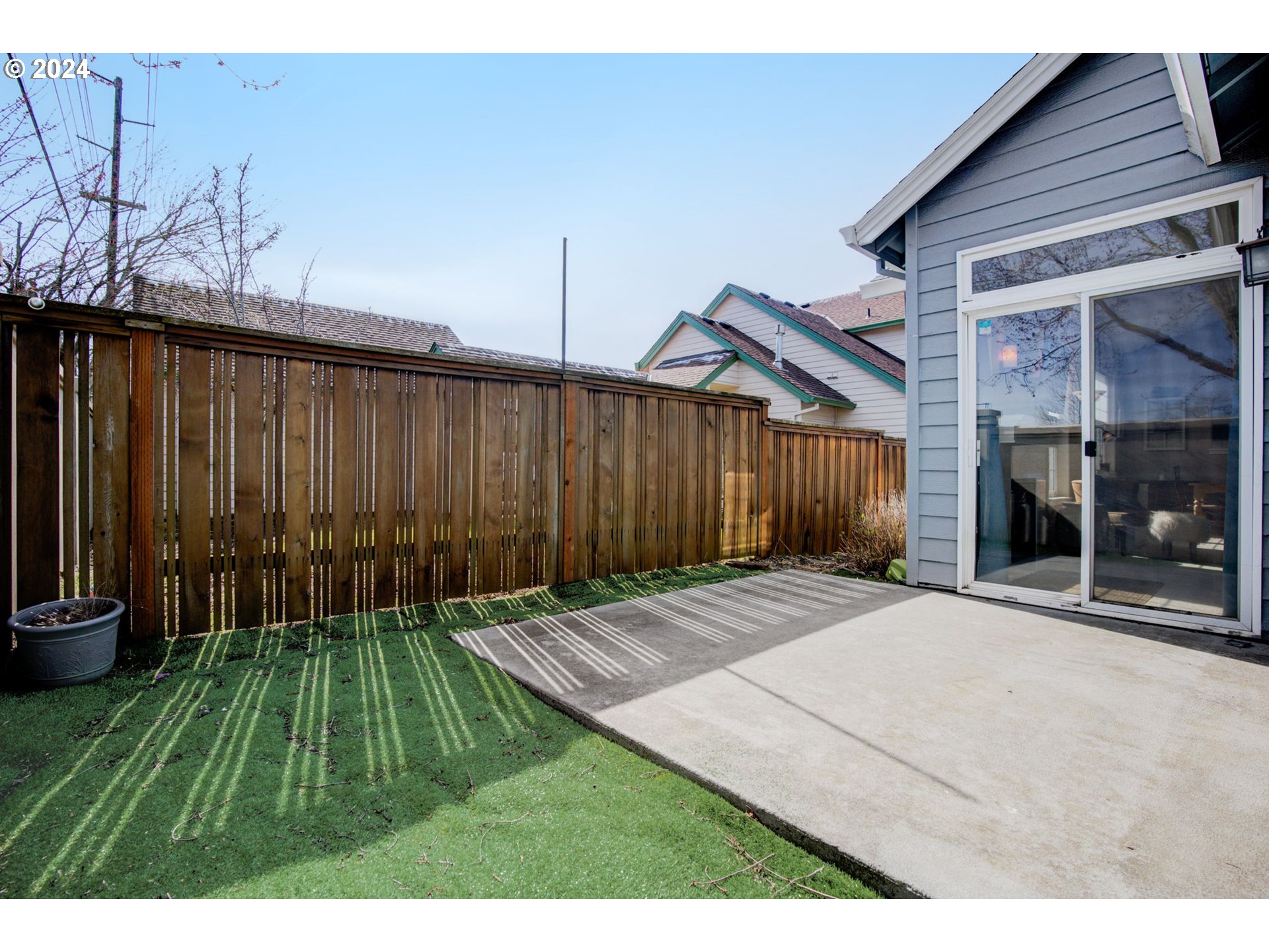 1184 NE MULTNOMAH DR