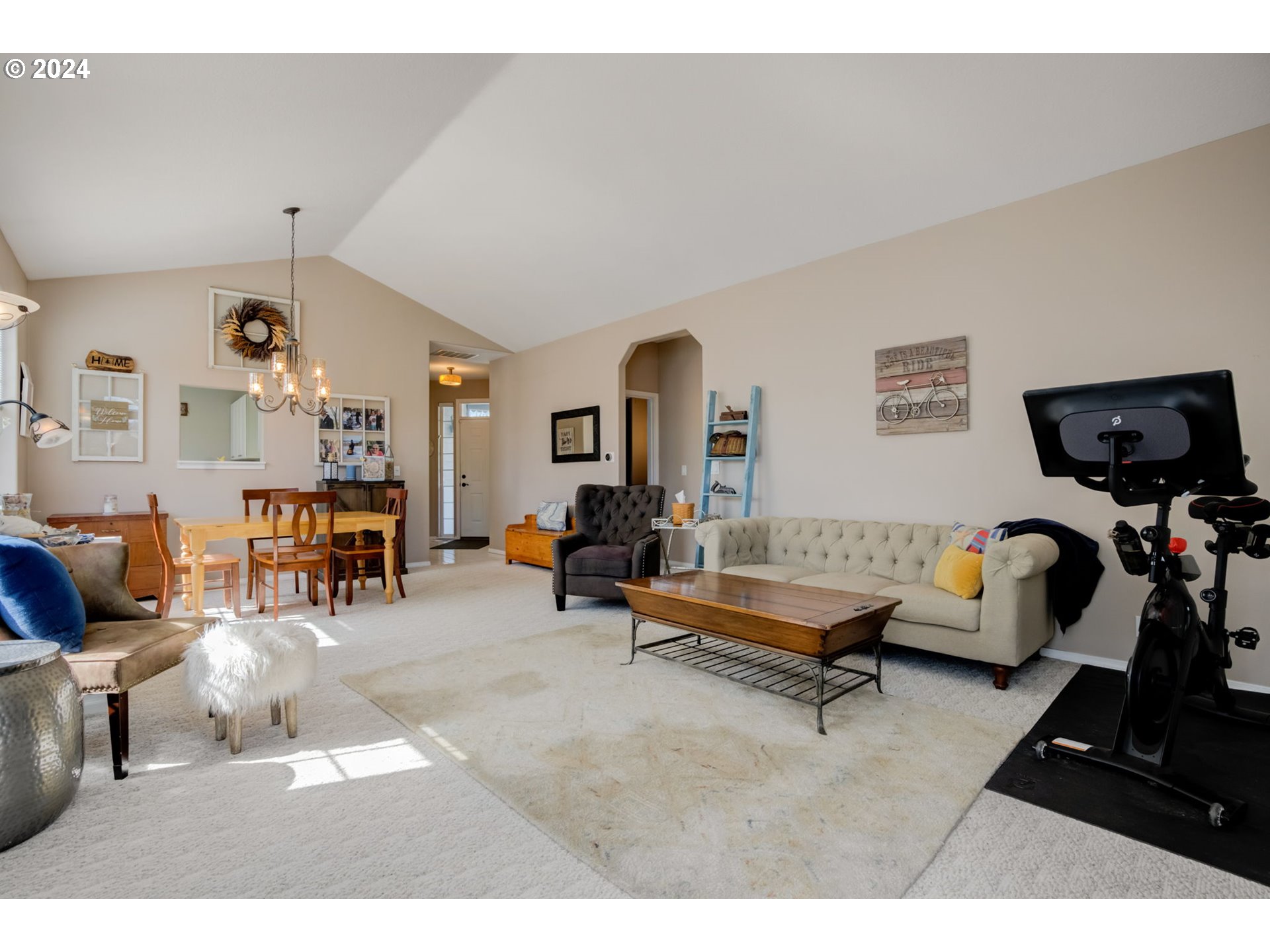 1184 NE MULTNOMAH DR