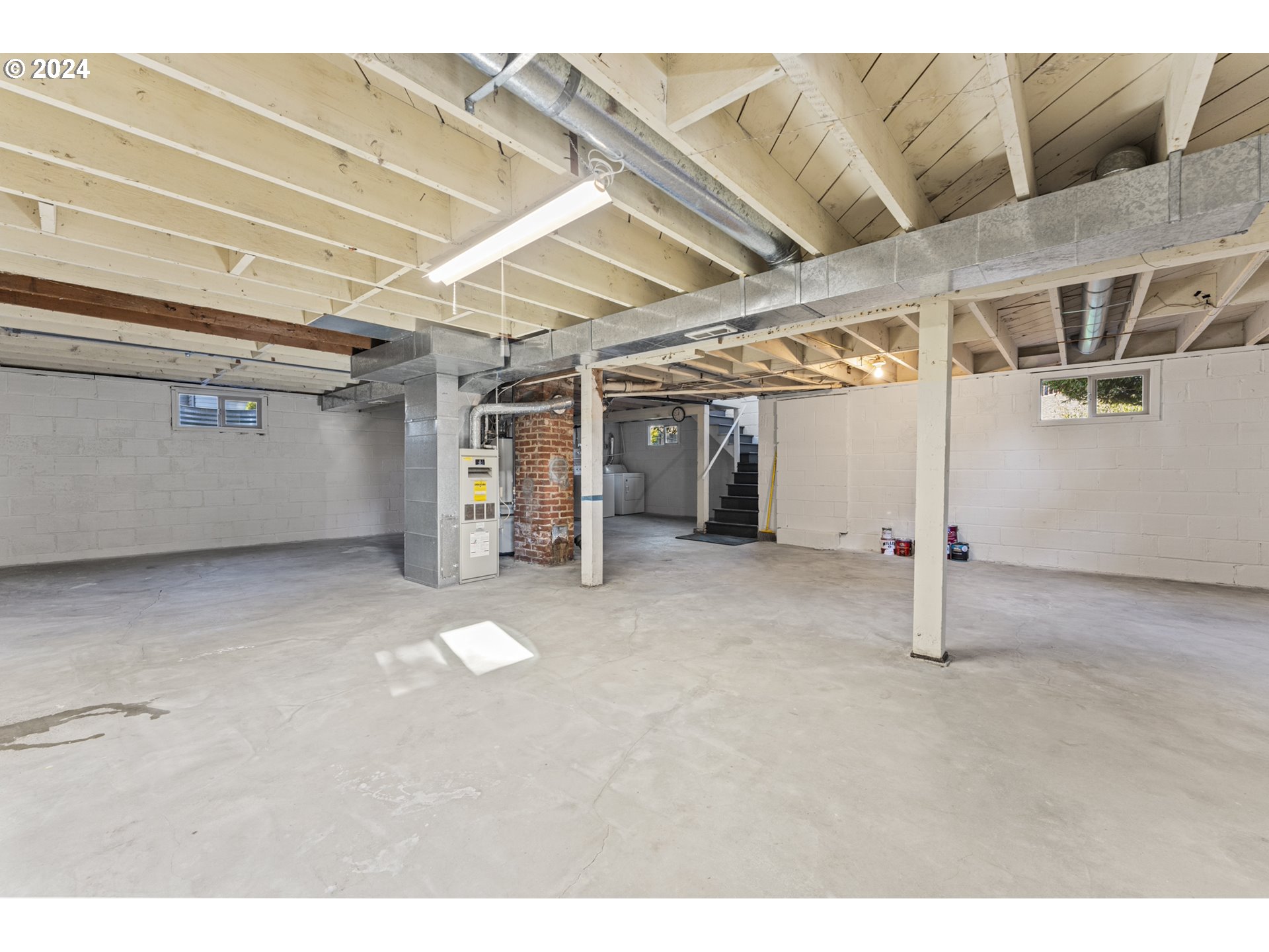 62 NW AVA AVE