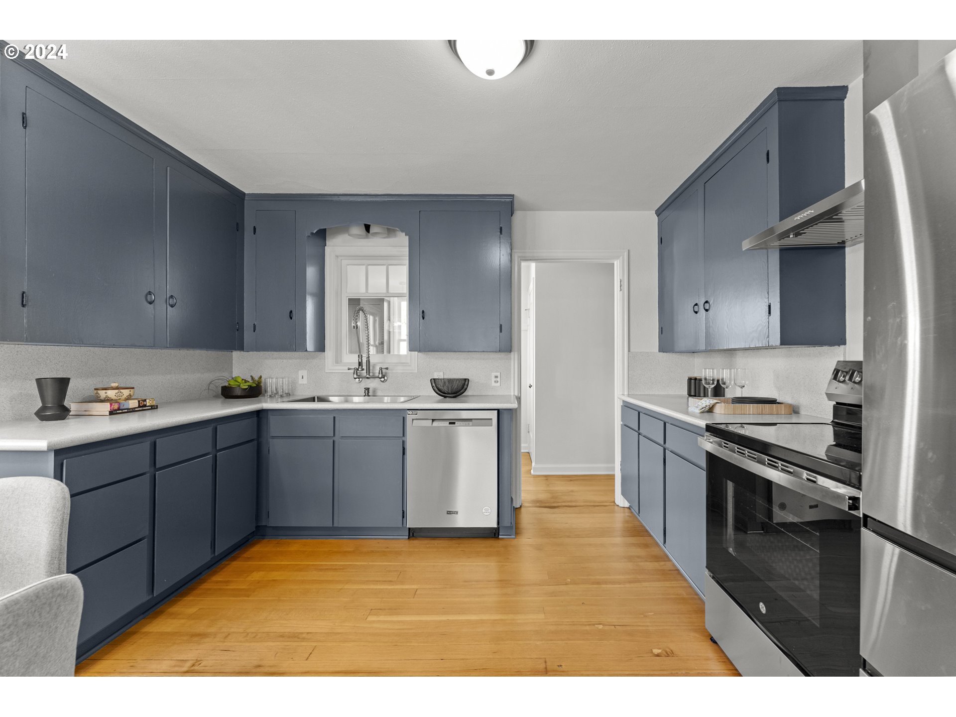 62 NW AVA AVE