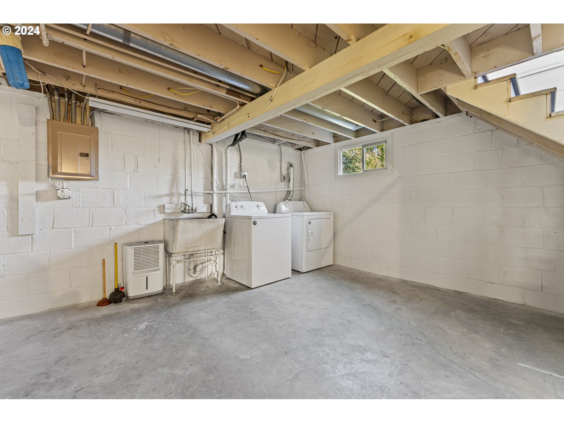 62 NW AVA AVE