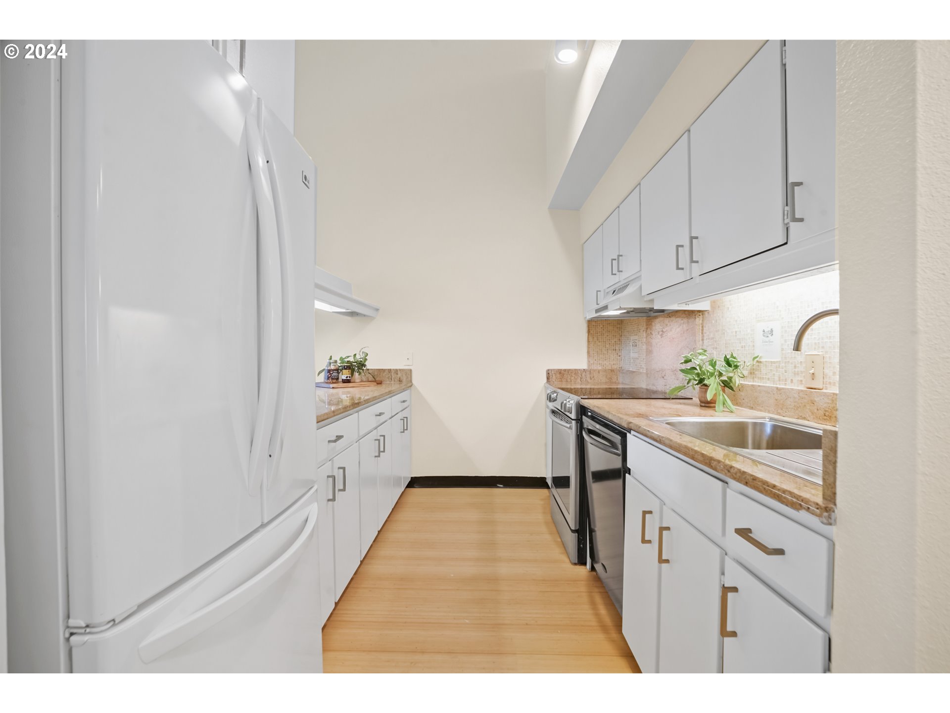 4 TOUCHSTONE 117
