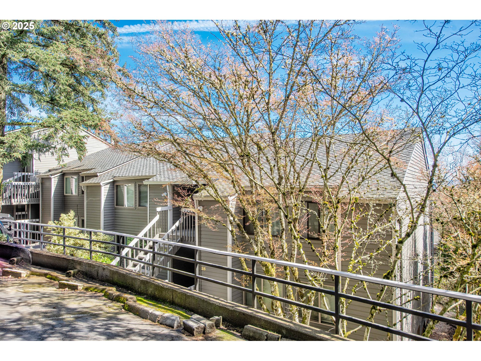 44 EAGLE CREST DR 24