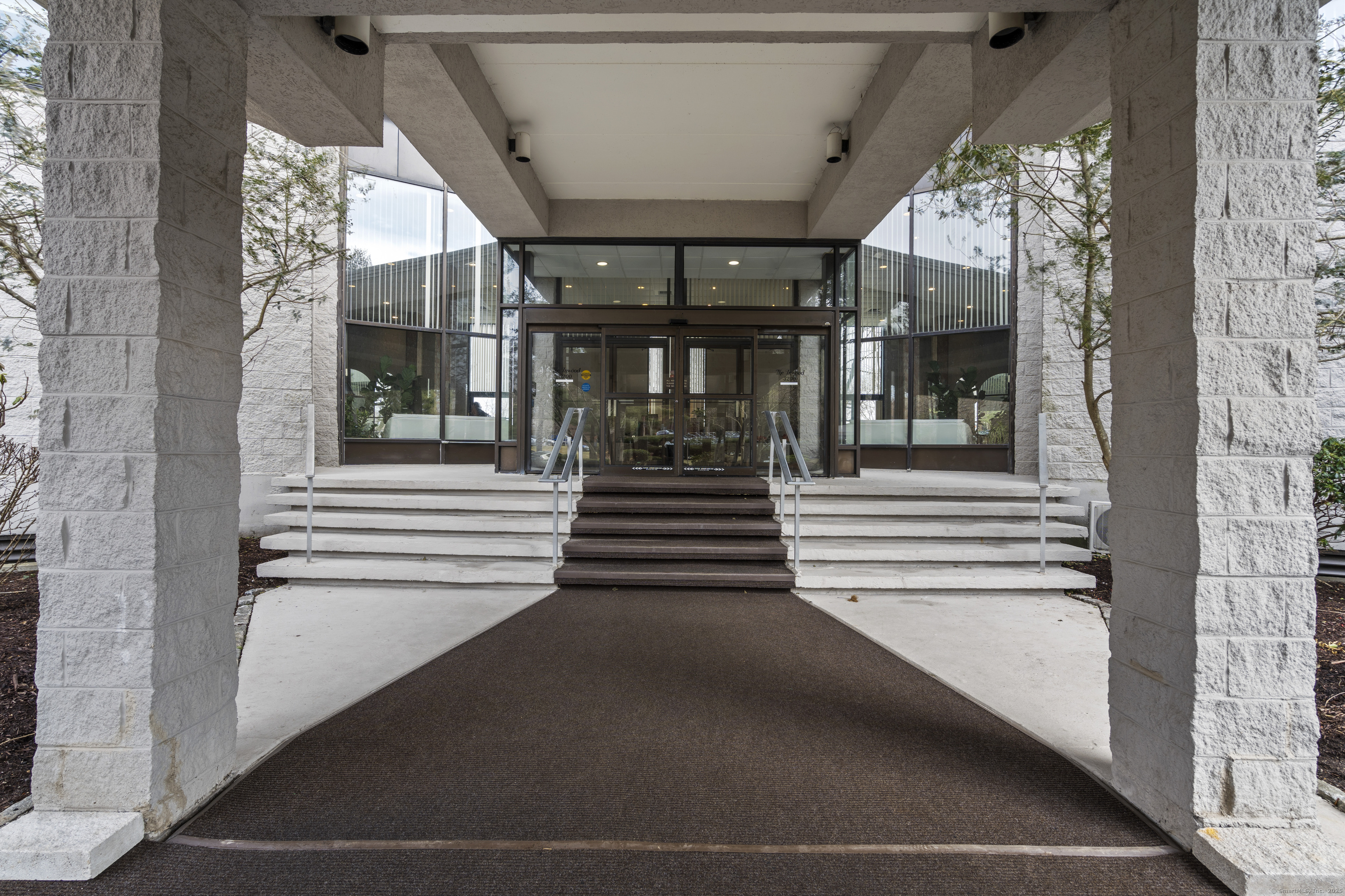 3200 Park Avenue 2B2