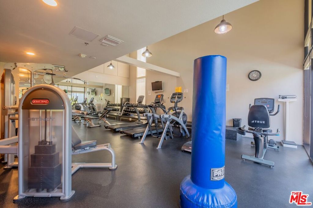 880 W 1st Street 415