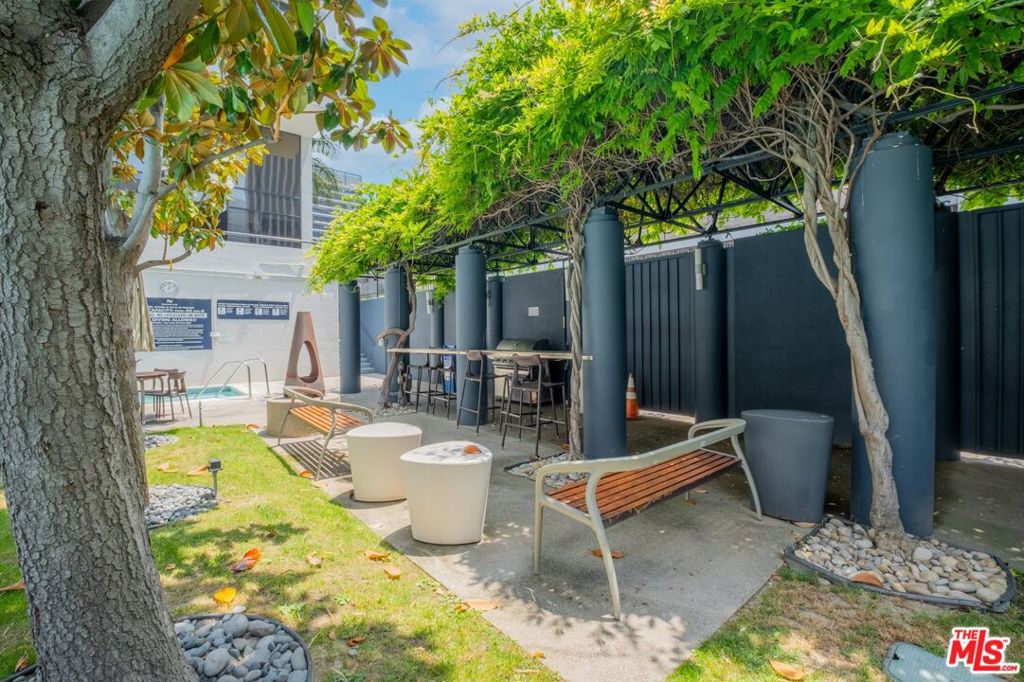880 W 1st Street 415