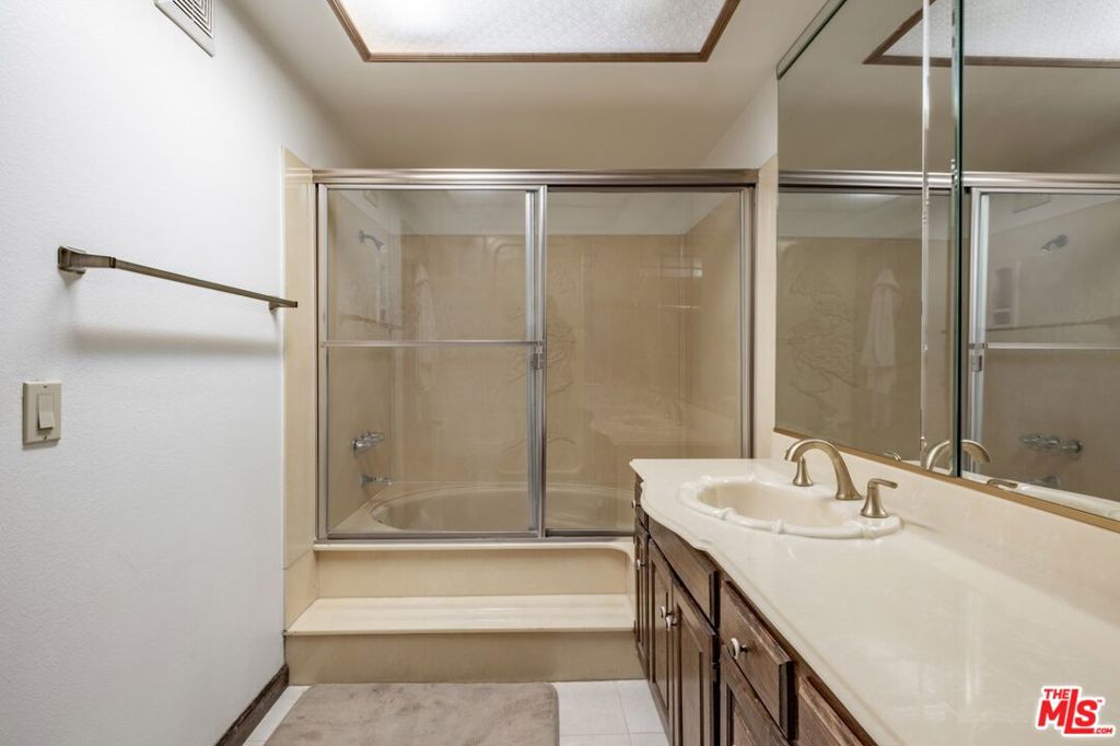 880 W 1st Street 415