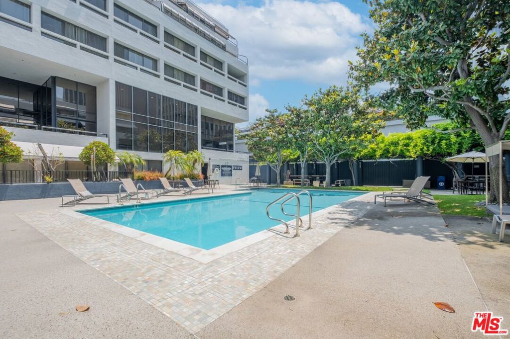 880 W 1st Street 415