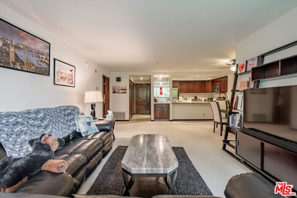 880 W 1st Street 415