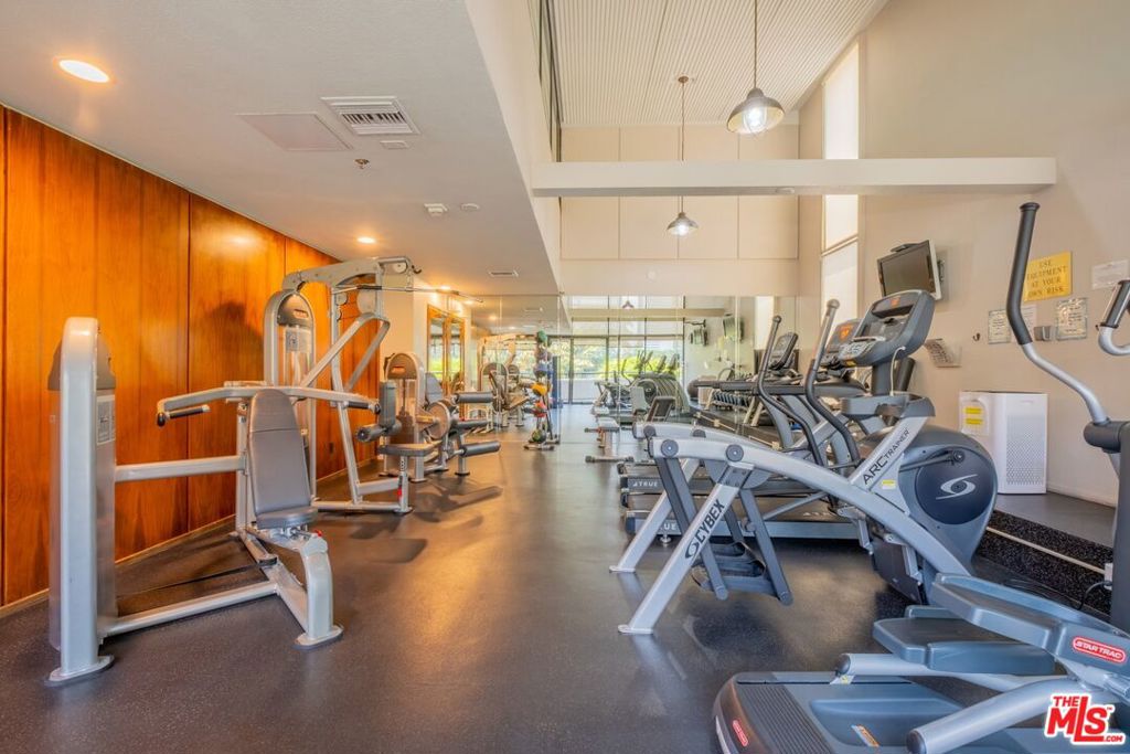 880 W 1st Street 415
