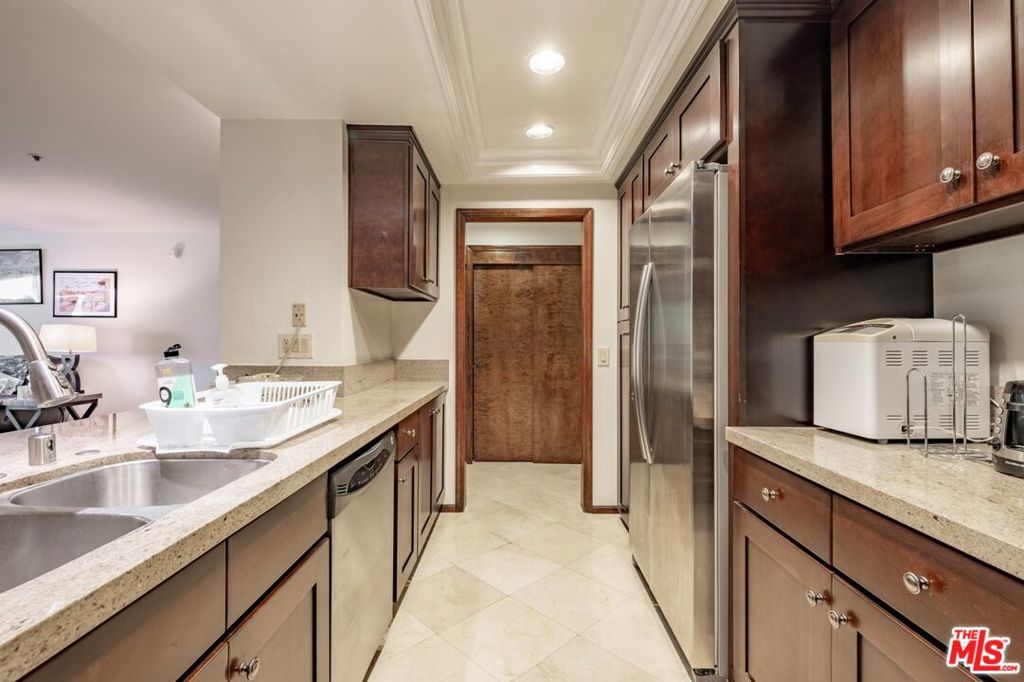 880 W 1st Street 415