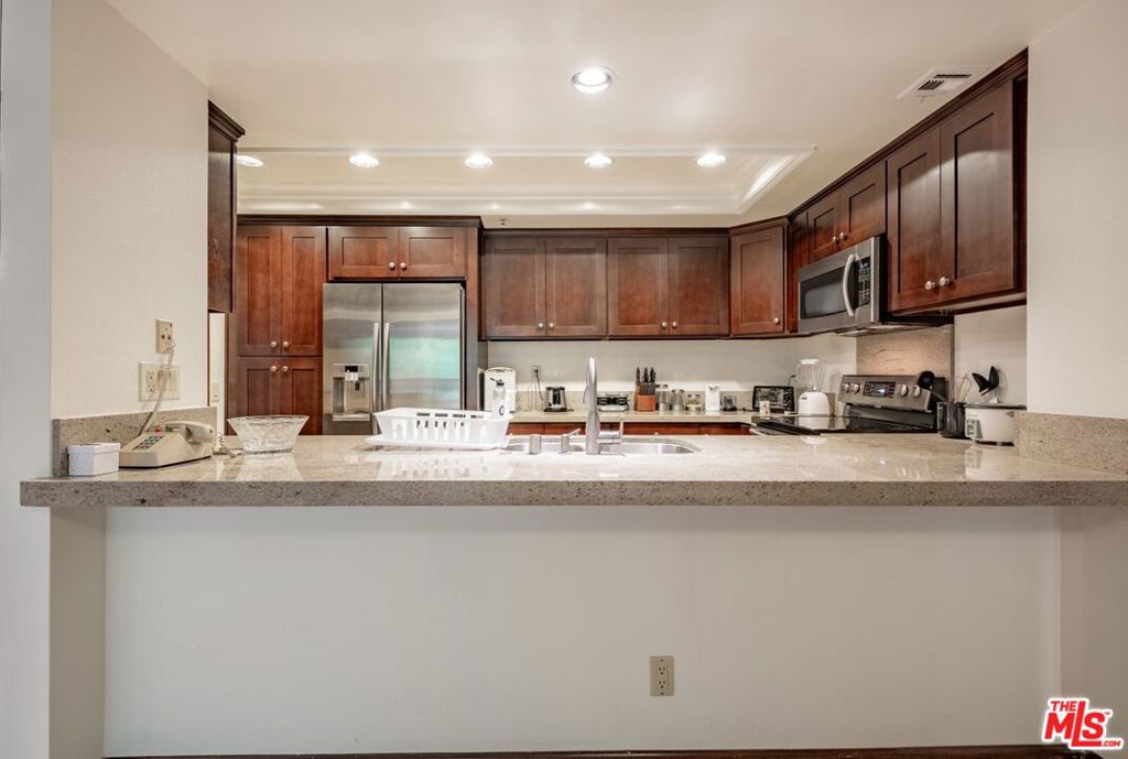880 W 1st Street 415