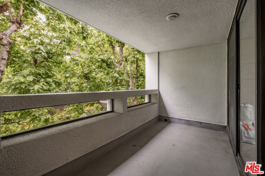 880 W 1st Street 415