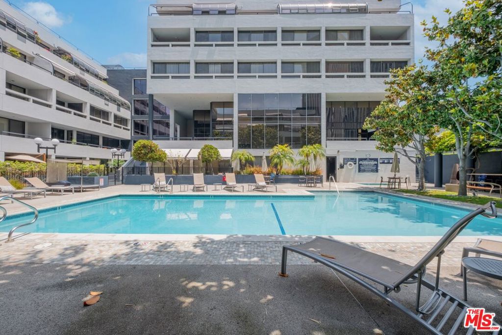 880 W 1st Street 415