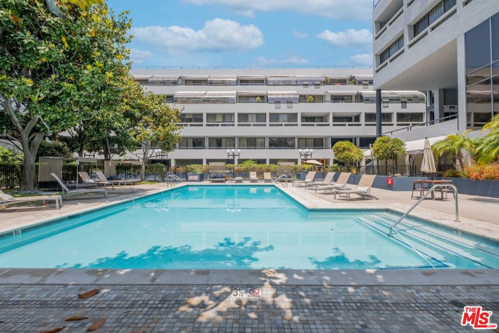 880 W 1st Street 415