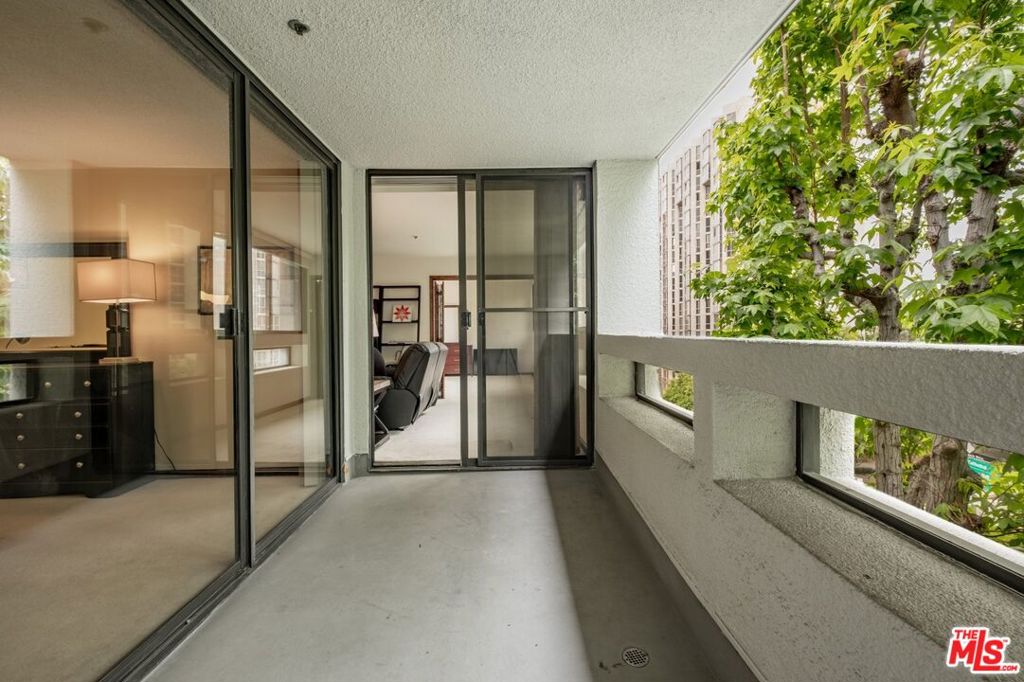 880 W 1st Street 415