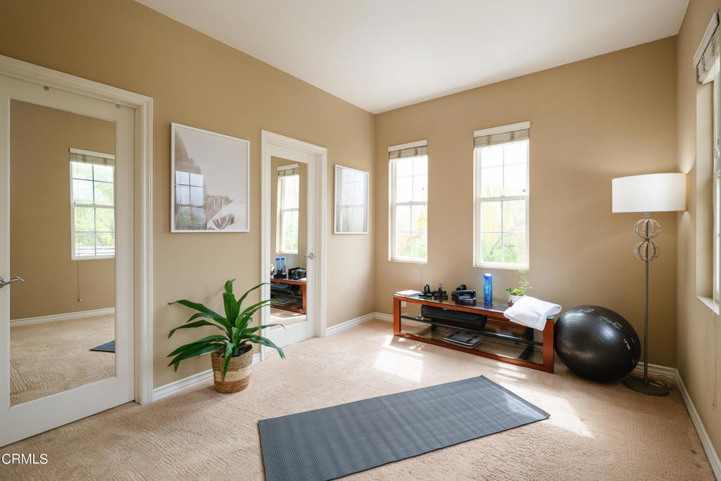 810 W Heritage Oak Court
