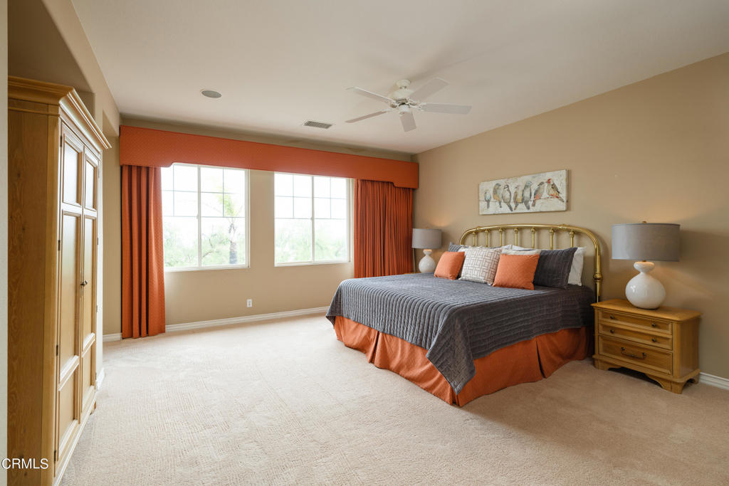 810 W Heritage Oak Court