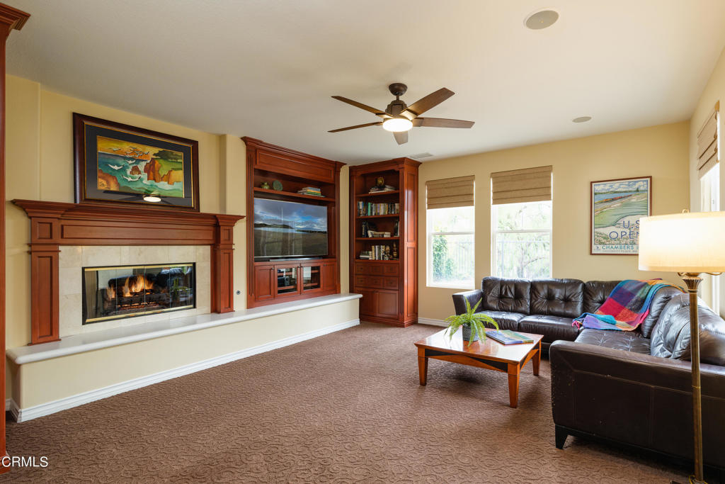 810 W Heritage Oak Court