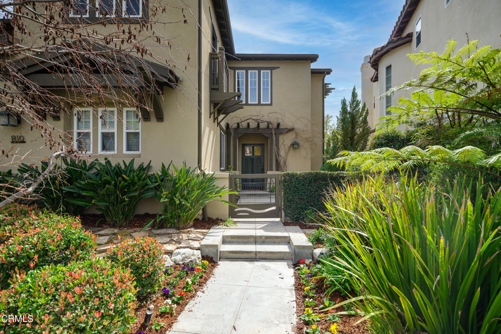 810 W Heritage Oak Court
