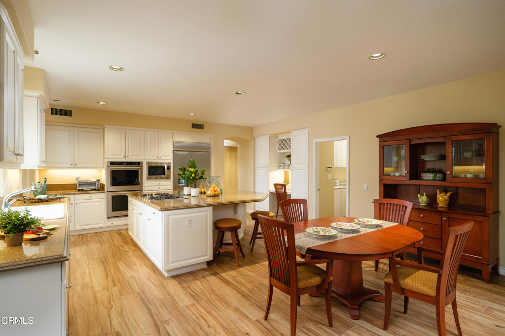 810 W Heritage Oak Court