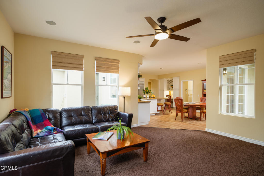 810 W Heritage Oak Court
