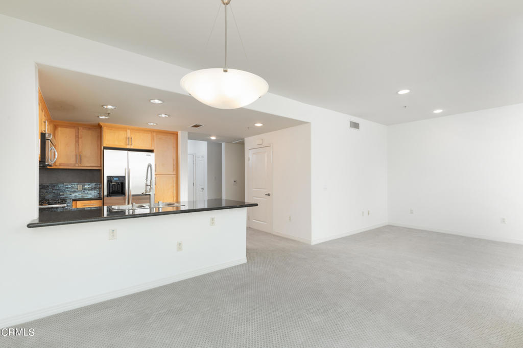 931 E E Walnut Street 304
