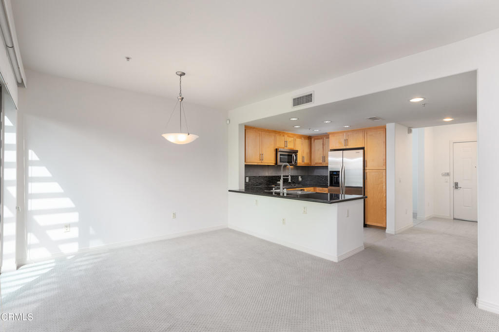 931 E E Walnut Street 304