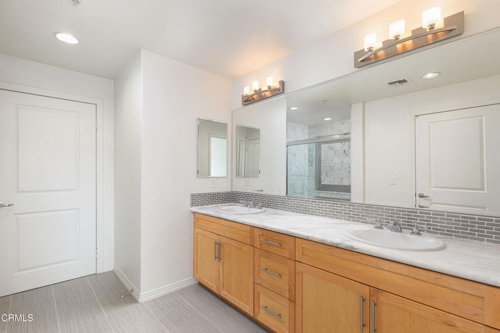 931 E E Walnut Street 304