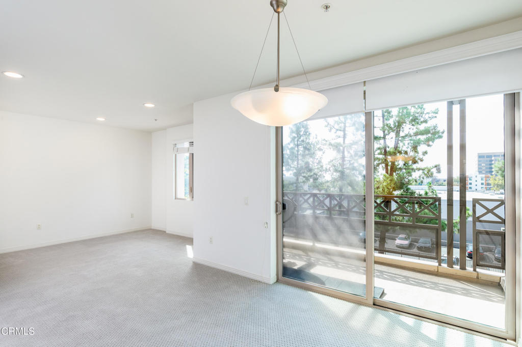 931 E E Walnut Street 304