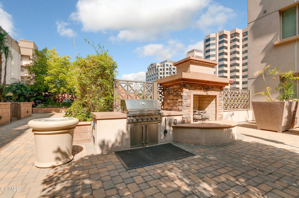 931 E E Walnut Street 304