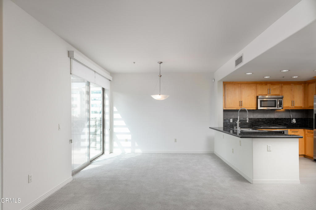 931 E E Walnut Street 304