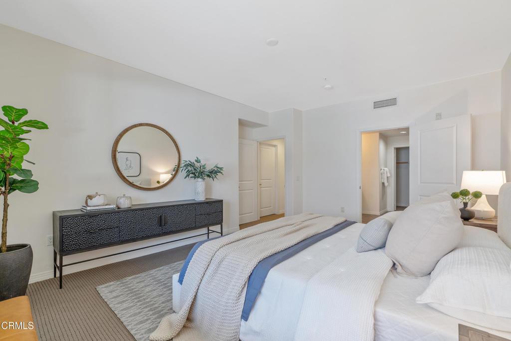 931 E Walnut Street 508