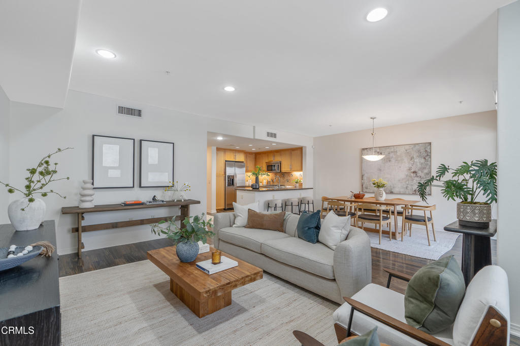931 E Walnut Street 508