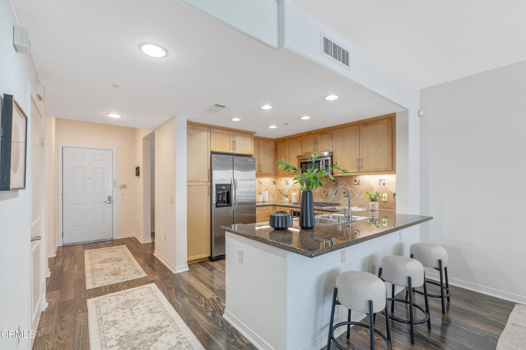 931 E Walnut Street 508
