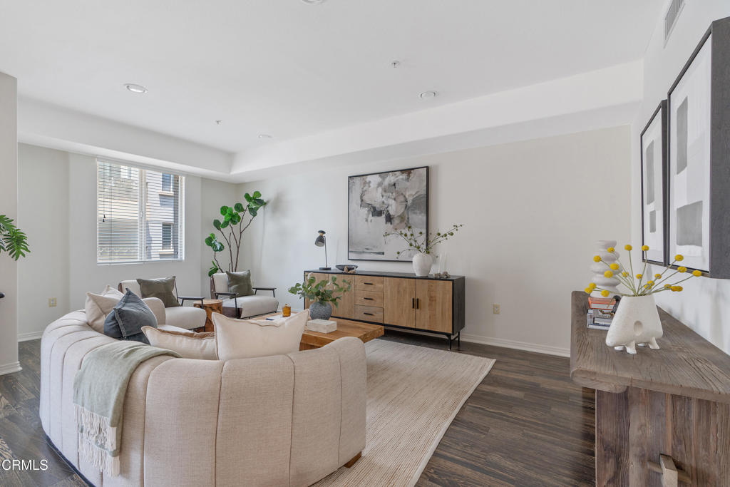 931 E Walnut Street 508