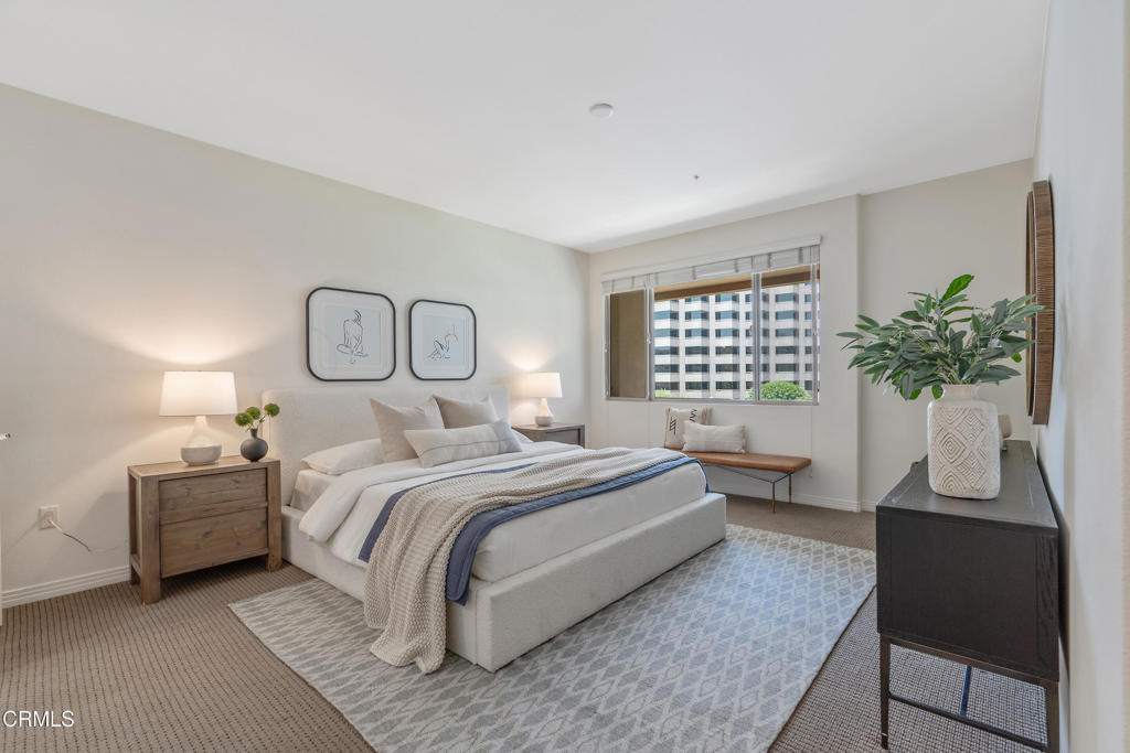 931 E Walnut Street 508