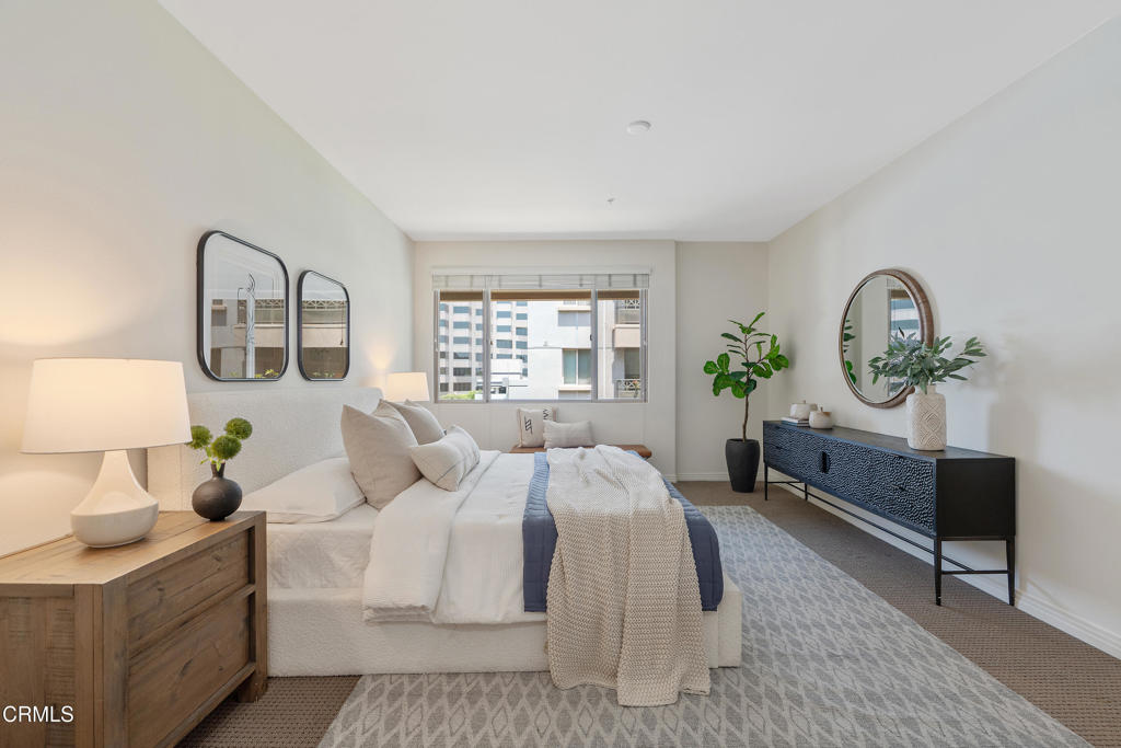 931 E Walnut Street 508