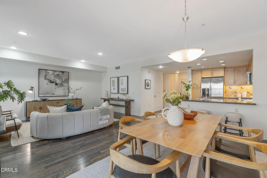 931 E Walnut Street 508