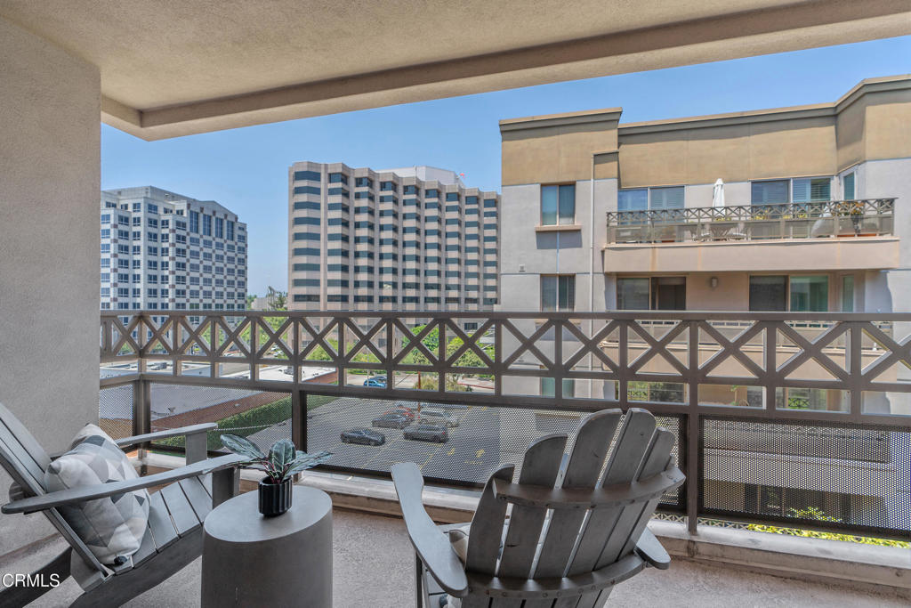 931 E Walnut Street 508