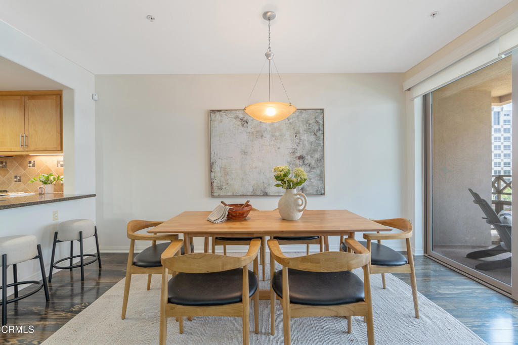 931 E Walnut Street 508